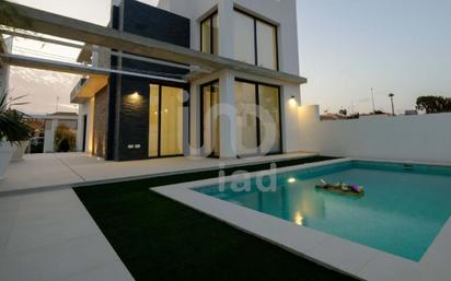 Swimming pool of House or chalet for sale in Torrevieja  with Terrace