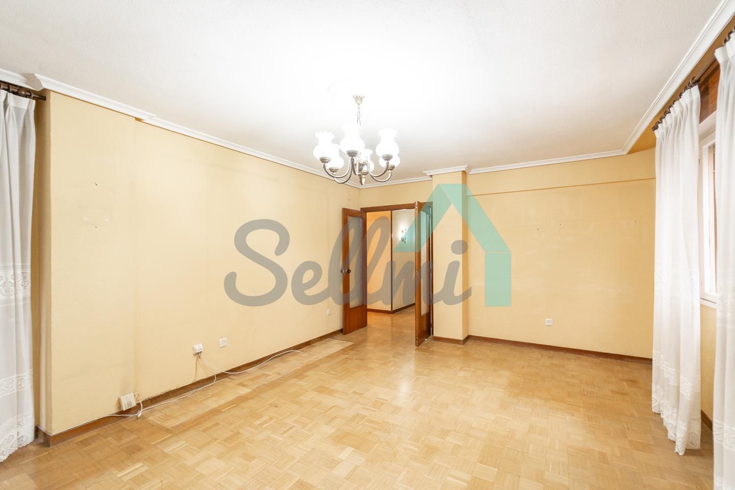 Piso en venta en Avilés con Calefacción, Parquet y Terraza