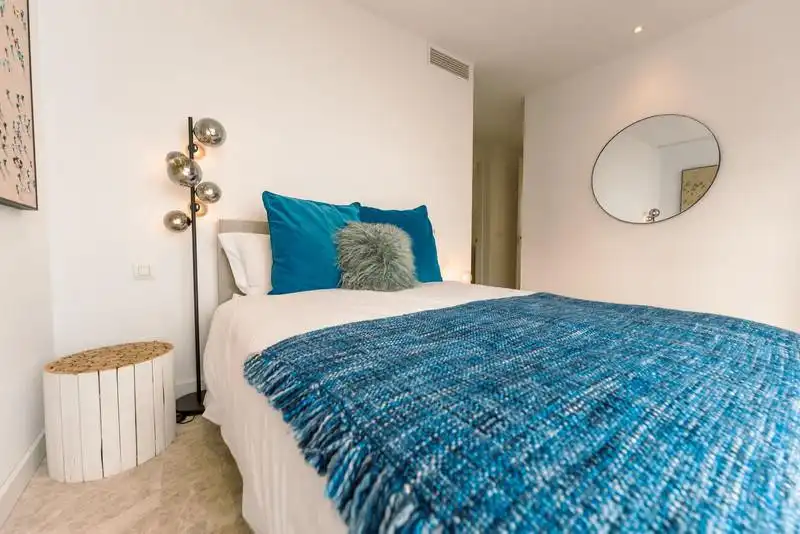 Dormitori de Casa o xalet de lloguer en Estepona amb Aire condicionat, Jardí privat i Terrassa