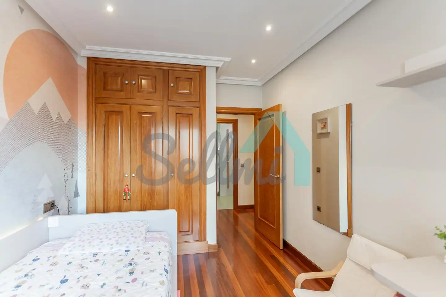 Bedroom of Flat for rent in Oviedo   with Heating, Parquet flooring and Furnished