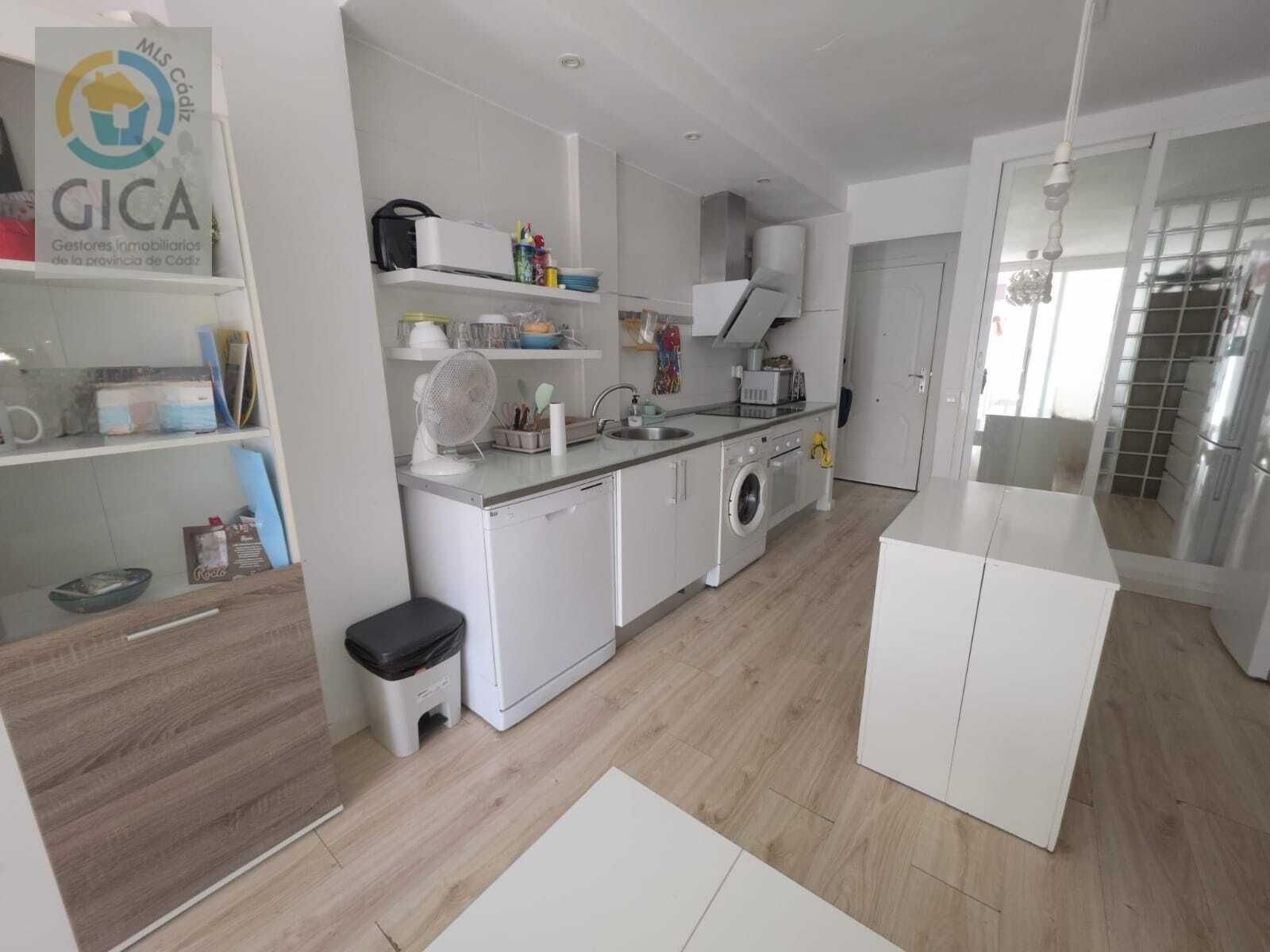Kitchen of Apartment for sale in Algeciras  with Terrace and Community pool