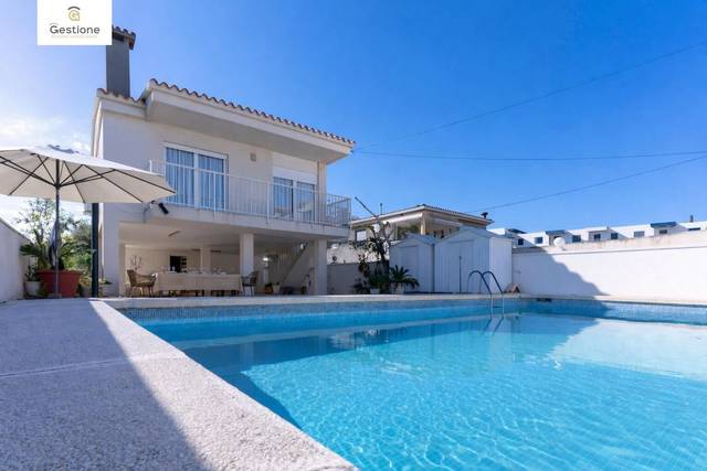 Casa-chalet en Venta en  PARTIDOR M URBA, 200 en Playa - Ben Afeli