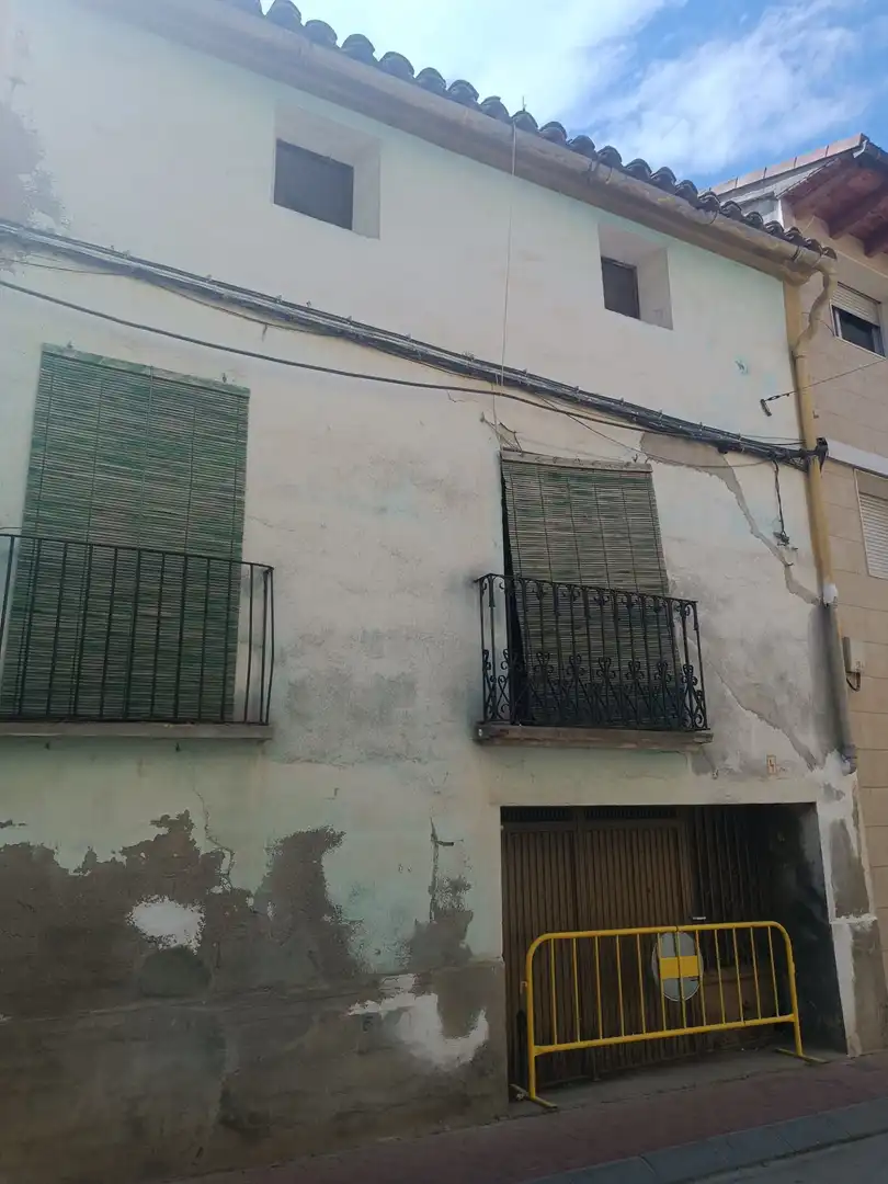 Vista exterior de Finca rústica en venda en Almunia de San Juan amb Traster i Balcó