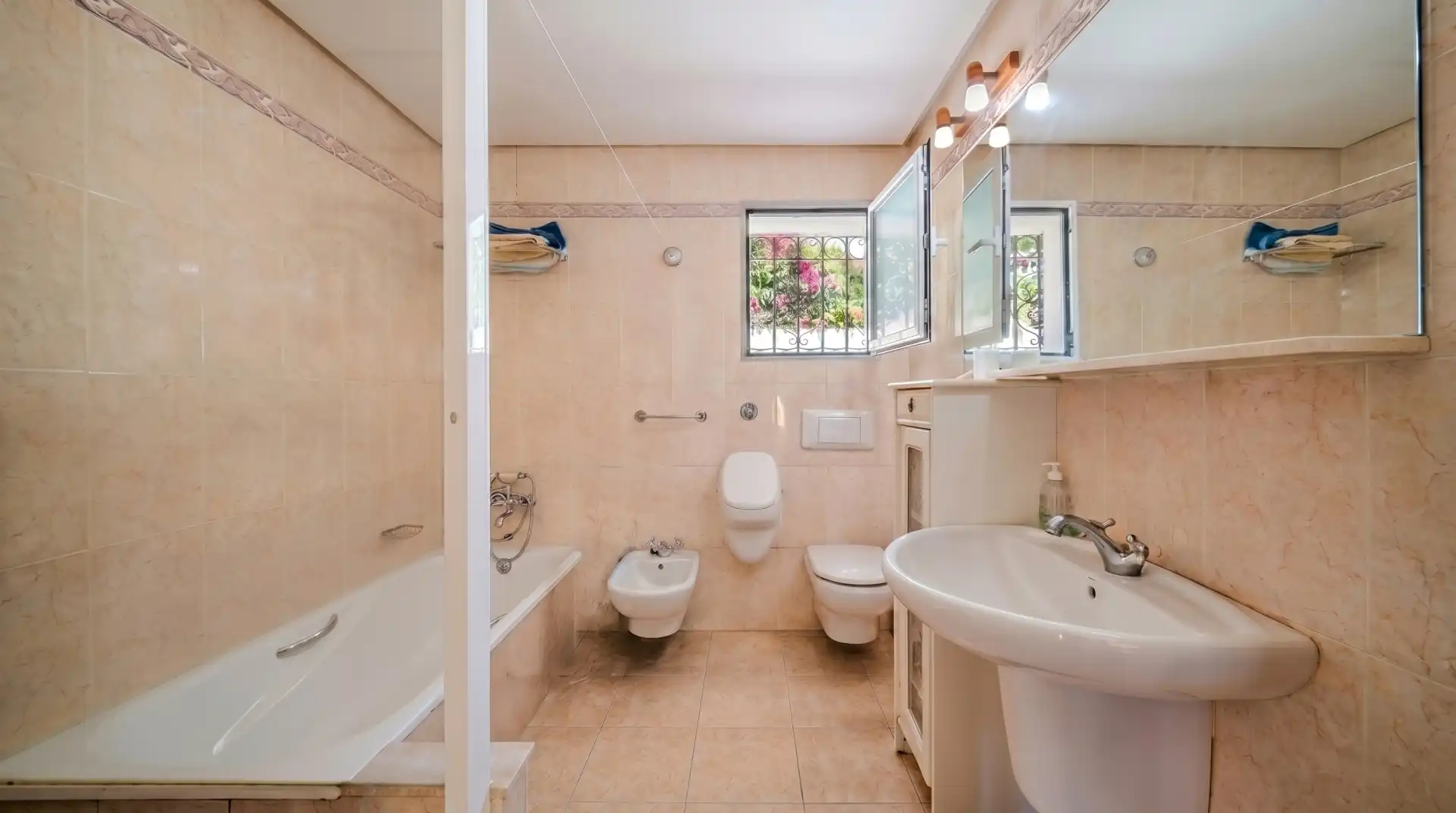Bany de Casa o xalet en venda en Manilva amb Aire condicionat i Terrassa