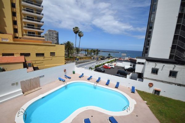 Piscina de Pis de lloguer en Puerto de la Cruz amb Piscina i Balcó
