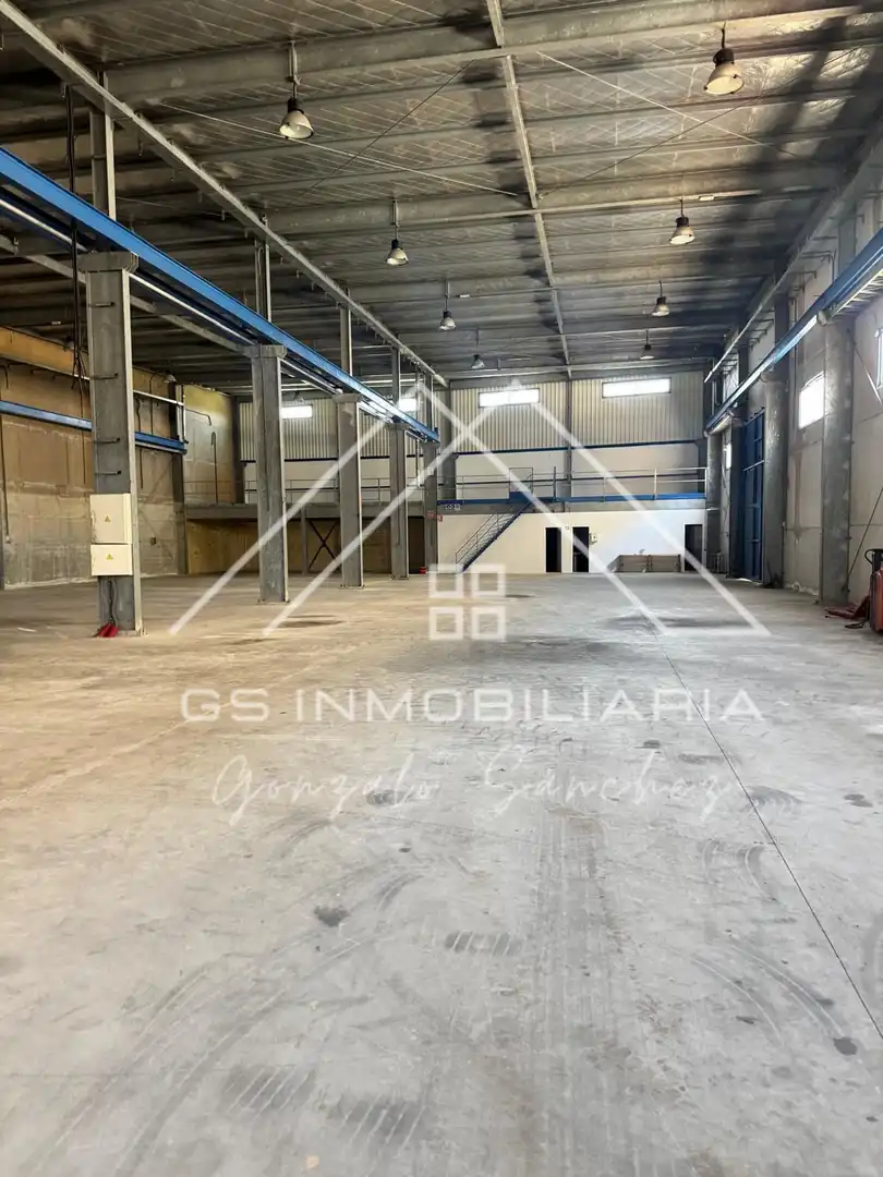 Nave industrial en venta en Lucena