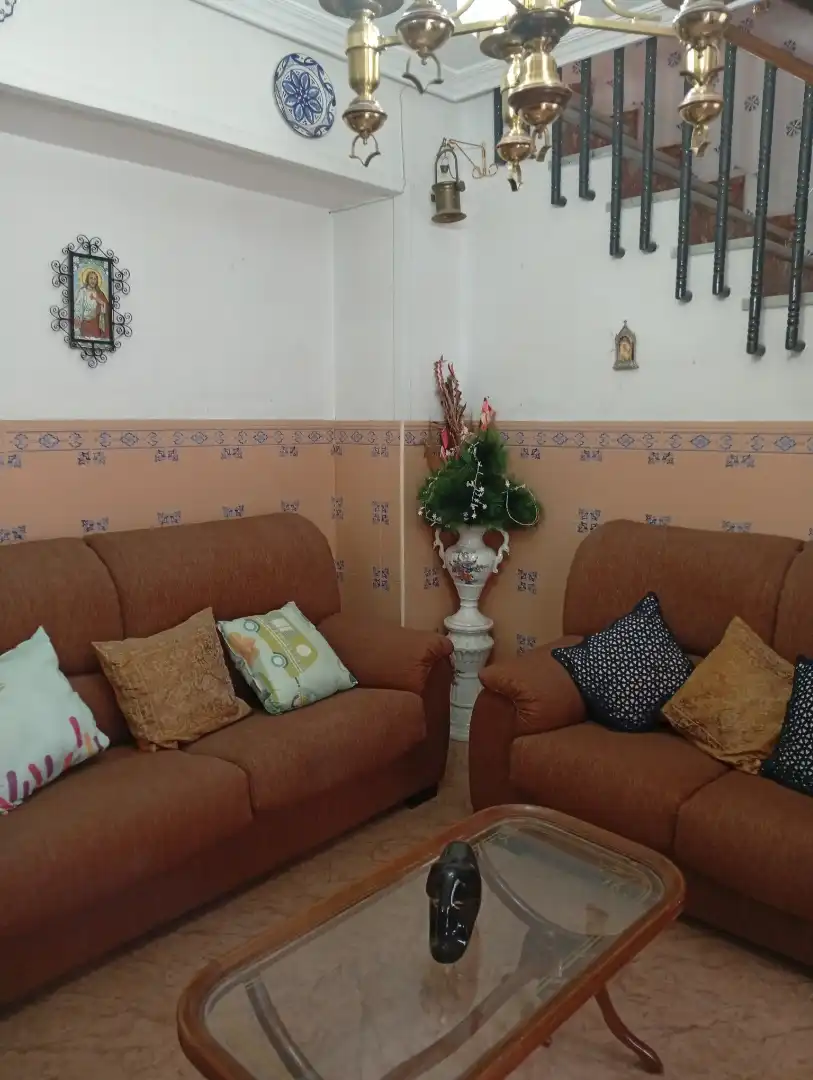 Sala de estar de Casa adosada en venta en Jaén con Terraza