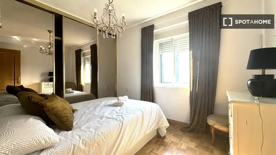 Dormitori de Apartament per a compartir en Madrid amb Aire condicionat, Calefacció i Terrassa