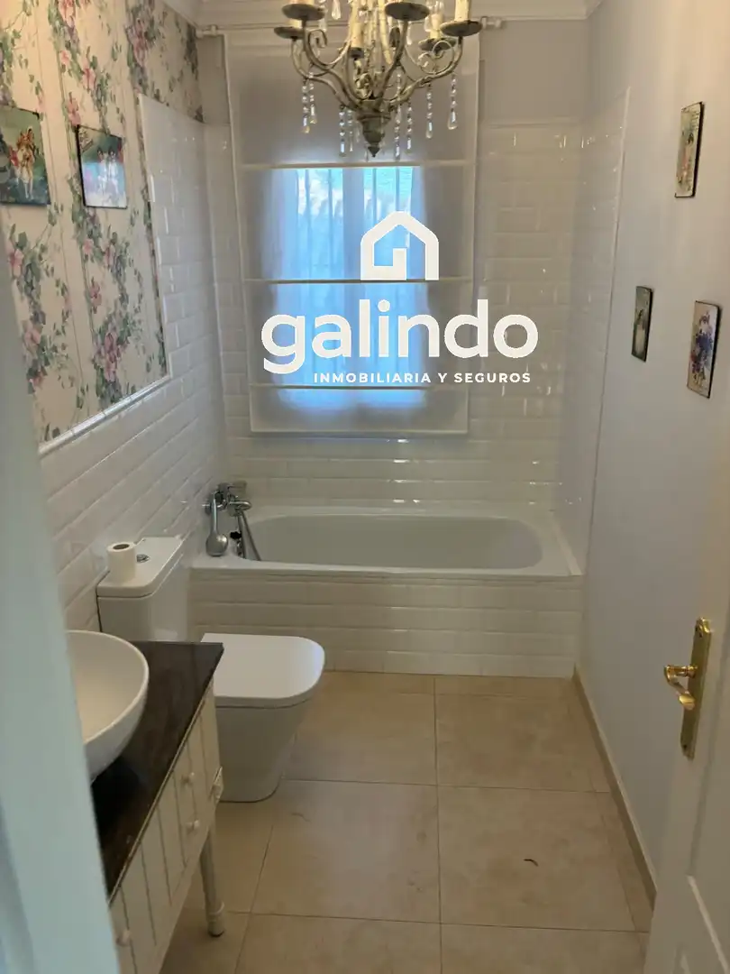 Bathroom of Houses for sale in Marchena  with Swimming Pool and Community pool