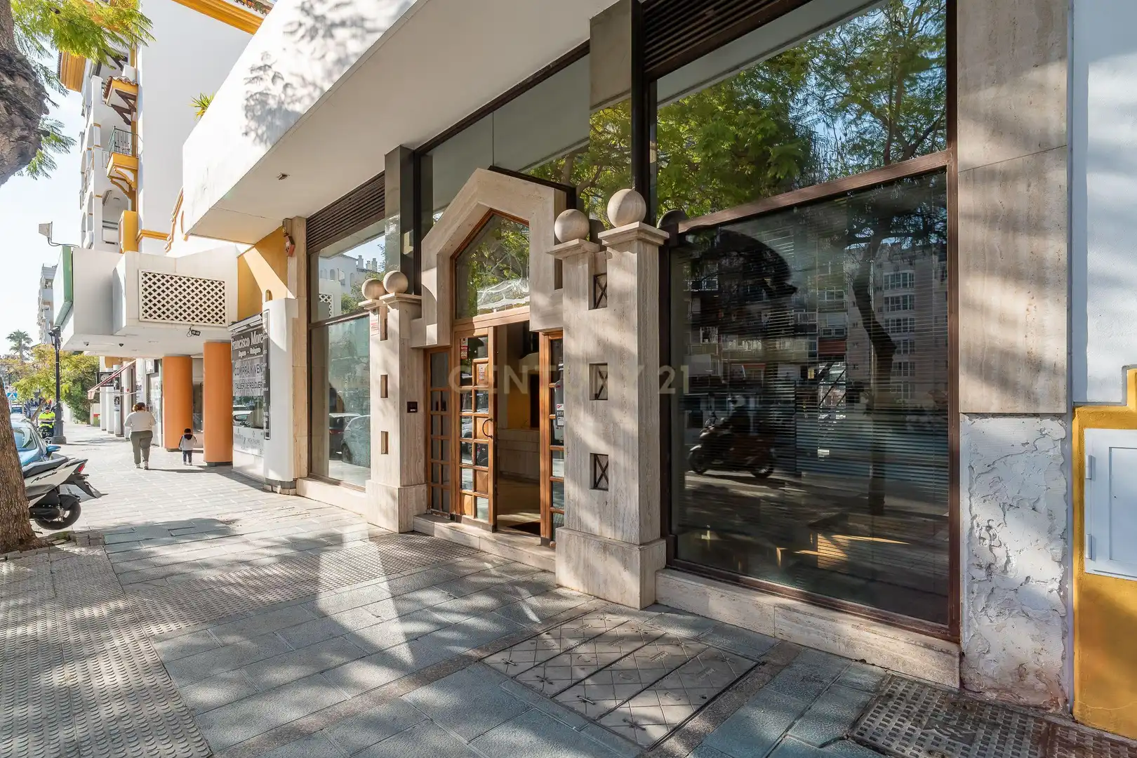Vista exterior de Local en venta en Marbella con Aire acondicionado