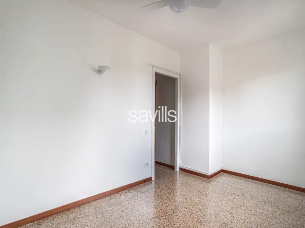 Bedroom of Apartments for sale in Barcelona