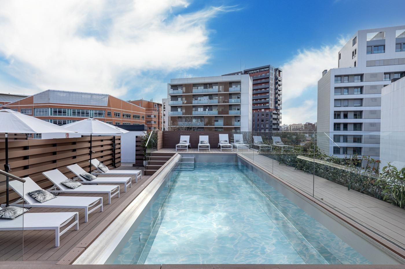 Swimming pool of Apartment for sale in  Barcelona Capital  with Air Conditioner, Private garden and Swimming Pool