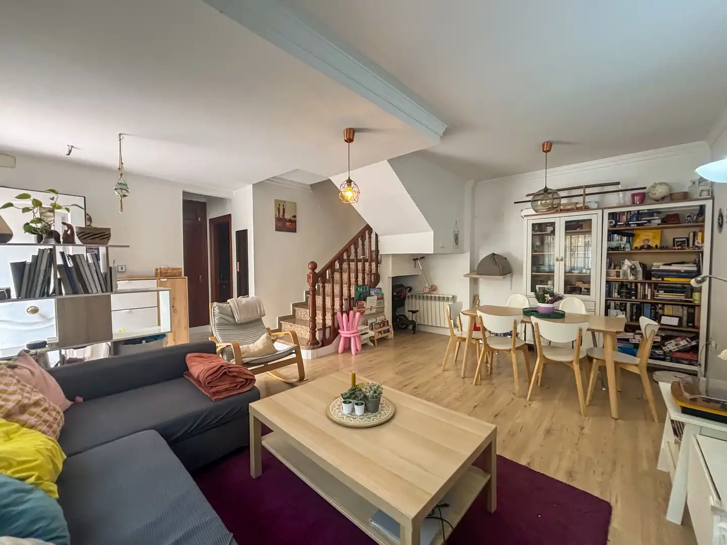 Wohnzimmer von Einfamilien-Reihenhaus zum Verkauf in Albolote mit Klimaanlage, Heizung und Terrasse