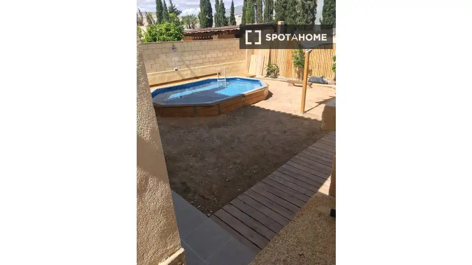 Piscina de Apartament per a compartir en El Campello amb Aire condicionat, Terrassa i Moblat