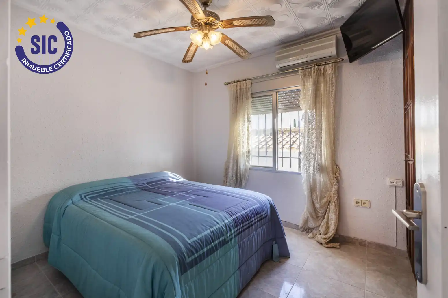 Bedroom of Houses for sale in L'Eliana  with Air Conditioner, Heating and Private garden