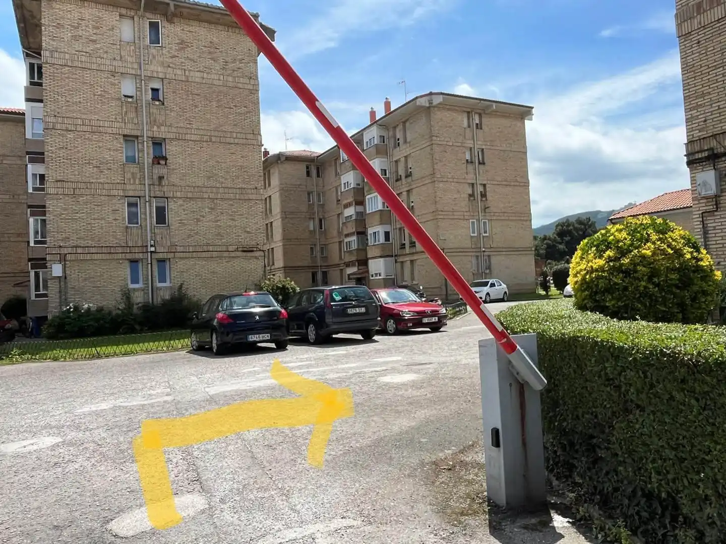 Parking de Piso de alquiler en Torrelavega  con Calefacción, Parquet y Amueblado