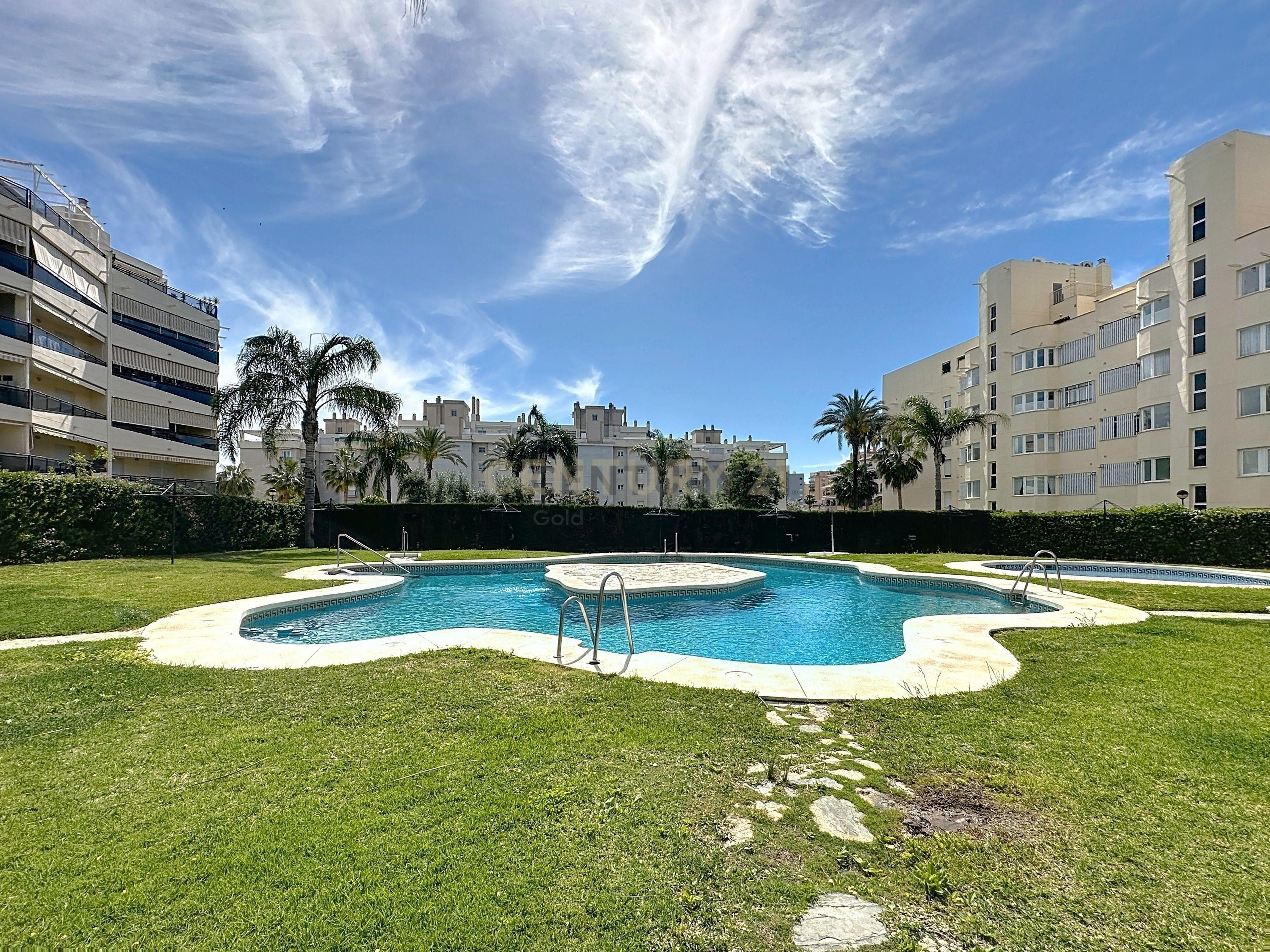 Piscina de Piso en venta en Torremolinos con Aire acondicionado y Piscina