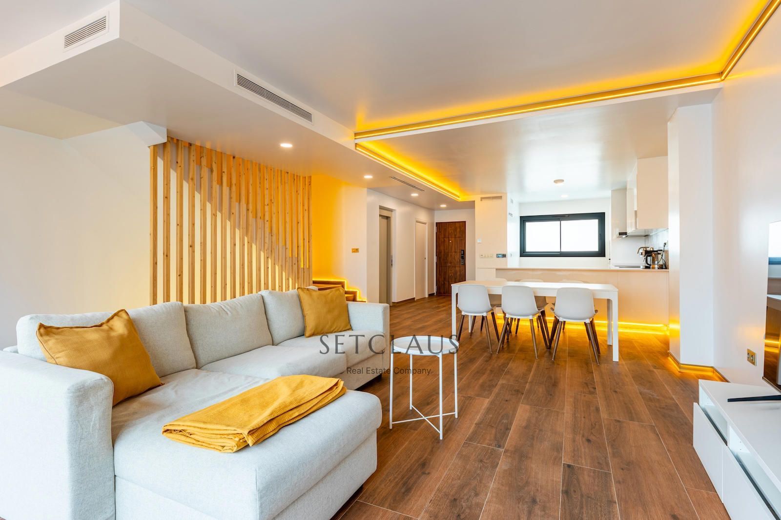 Sala d'estar de Casa adosada en venda en Montgat amb Aire condicionat, Calefacció i Jardí privat