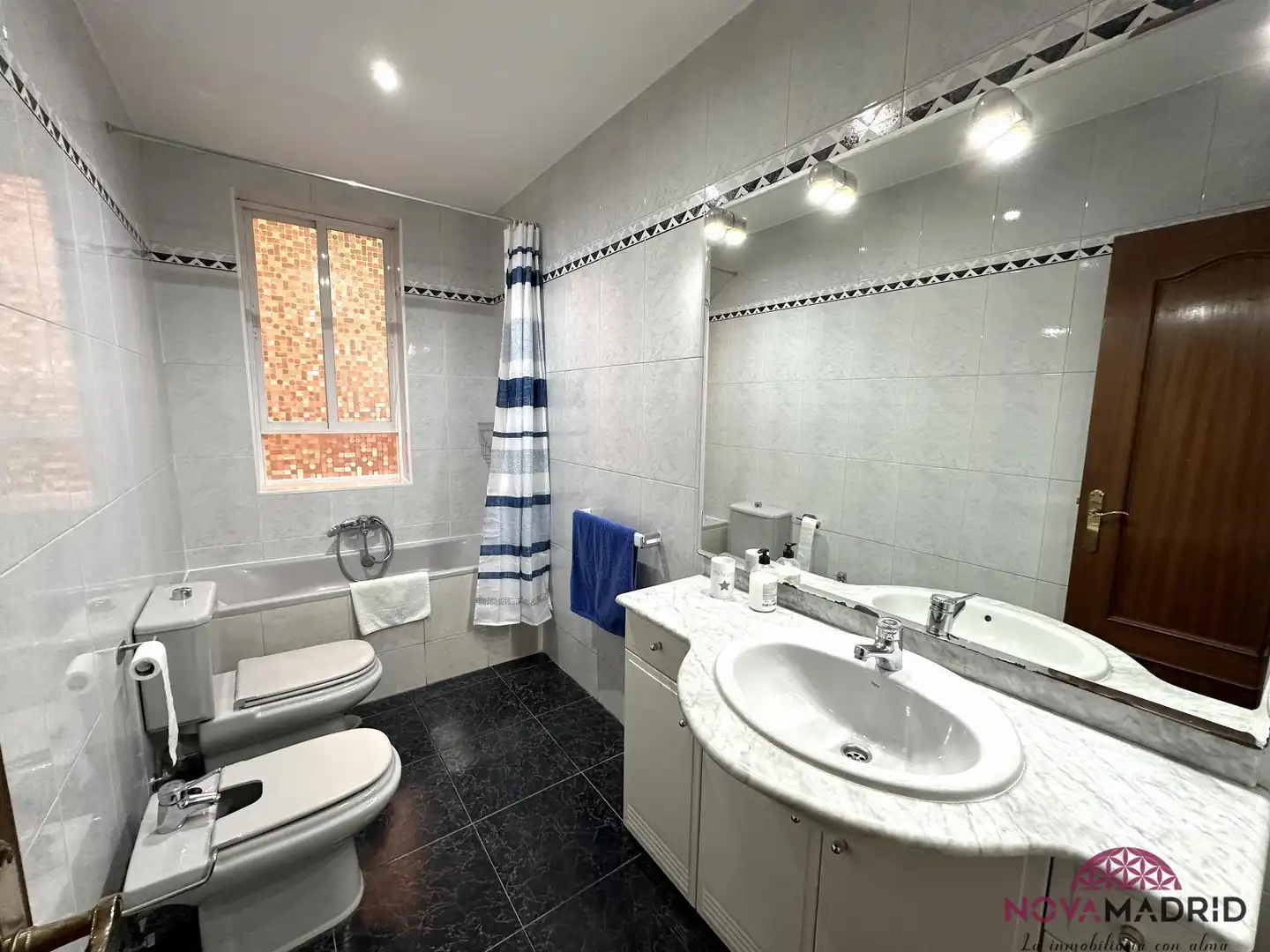 Bathroom of Flat for sale in Madrid  with Heating and Furnished