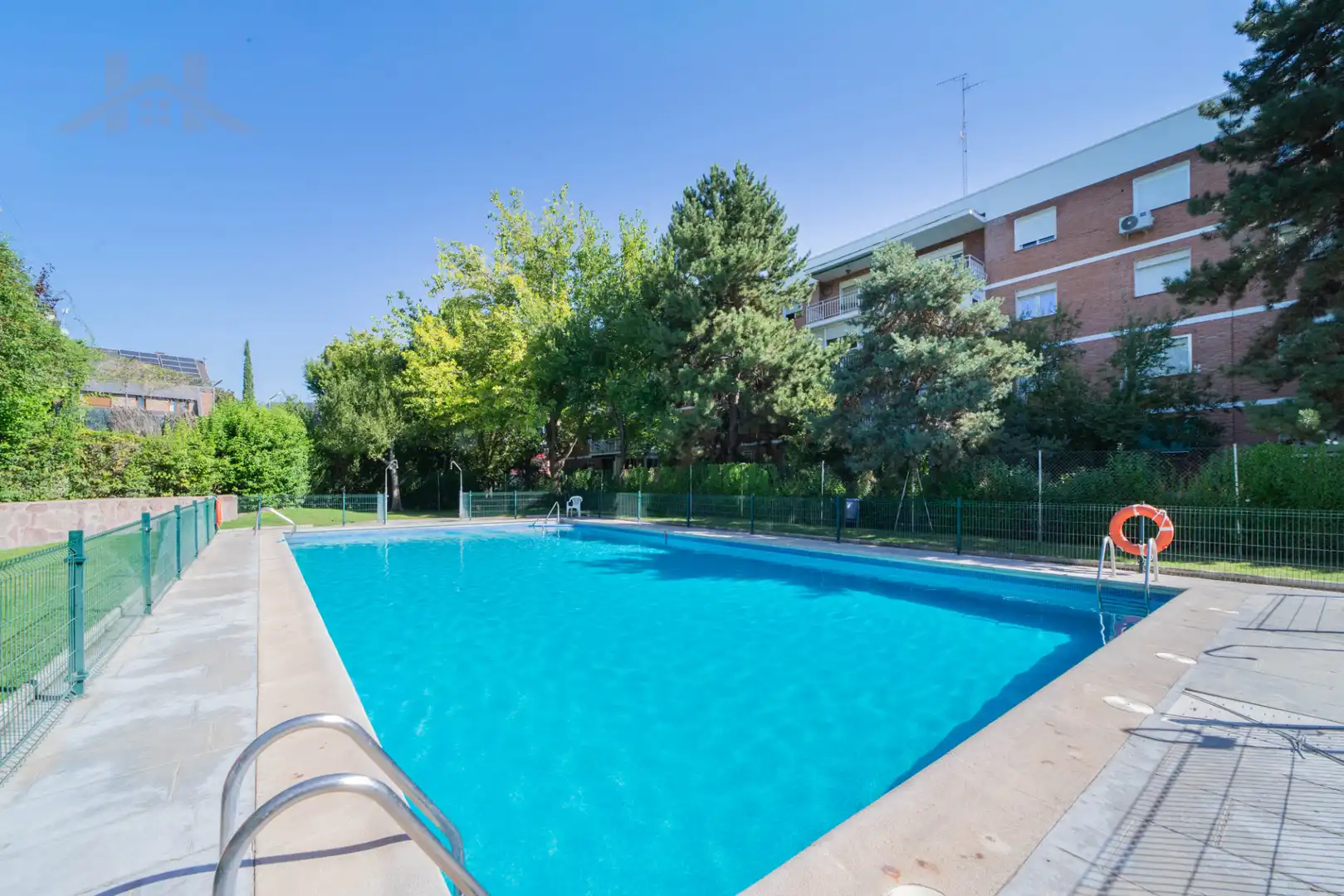 Piscina de Piso en venta en Madrid con Calefacción, Parquet y Amueblado