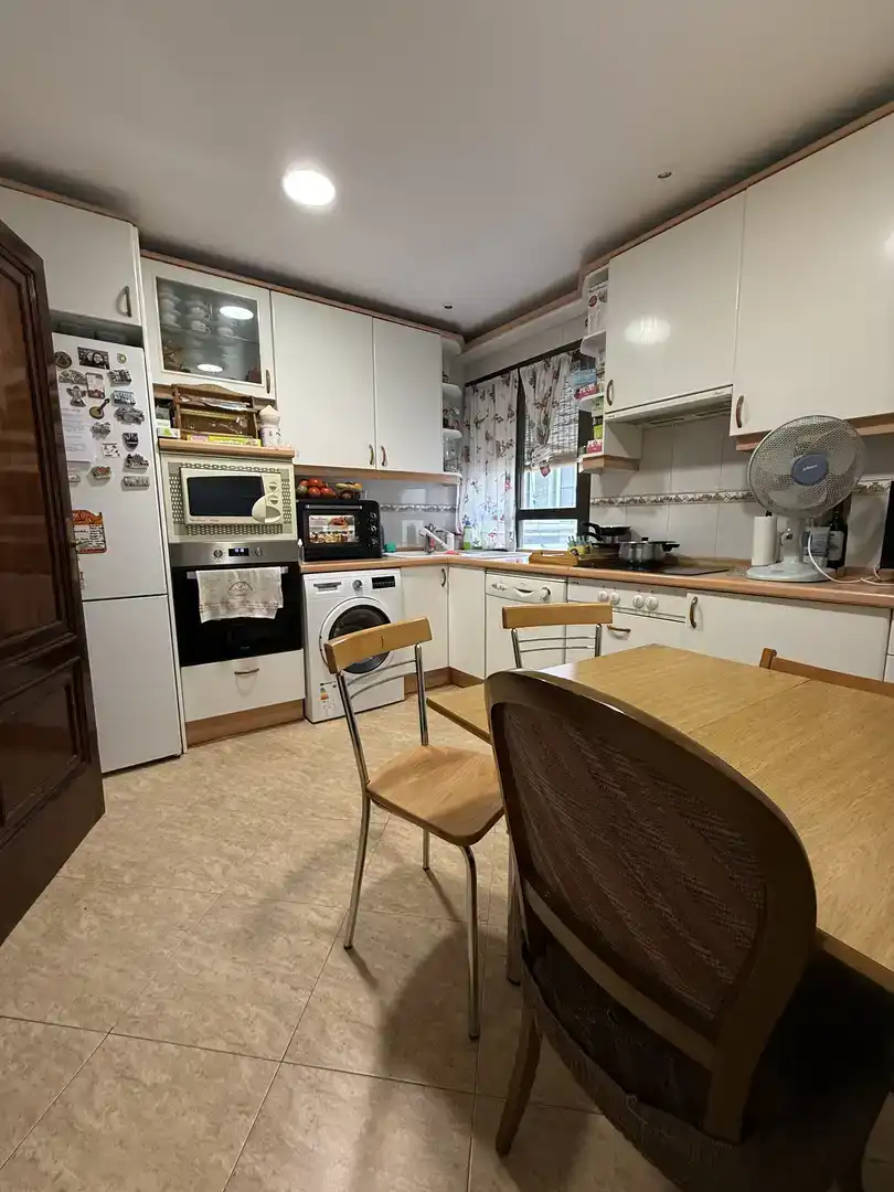 Cuina de Pis per a compartir en Madrid amb Parquet i Moblat