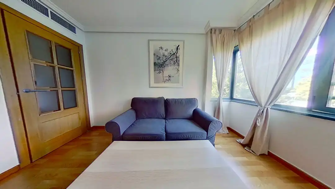 Sala d'estar de Pis en venda en Madrid amb Calefacció, Piscina i Moblat