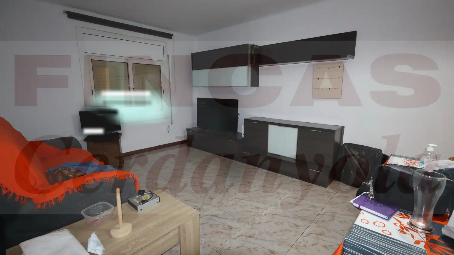 Sala d'estar de Pis en venda en Cerdanyola del Vallès amb Aire condicionat
