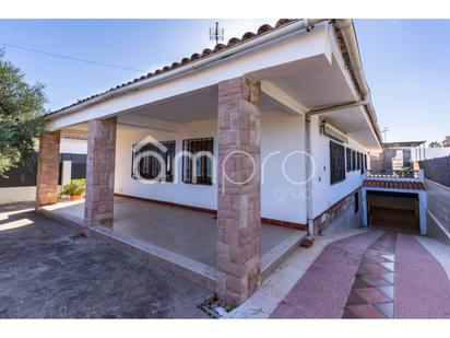 Vista exterior de Casa o xalet en venda en Torredembarra amb Calefacció, Jardí privat i Terrassa