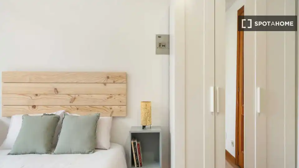 Bedroom of Flat for rent in Madrid  with Air Conditioner, Heating and Furnished