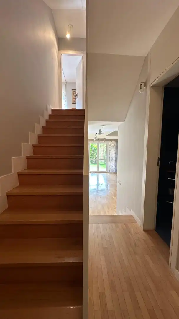 Casa aparellada amb jardí en venda a Calle Guatemala, imagen 4