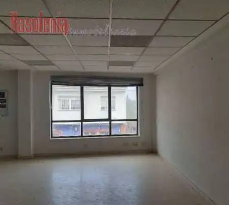 Büro zum Verkauf in Neda
