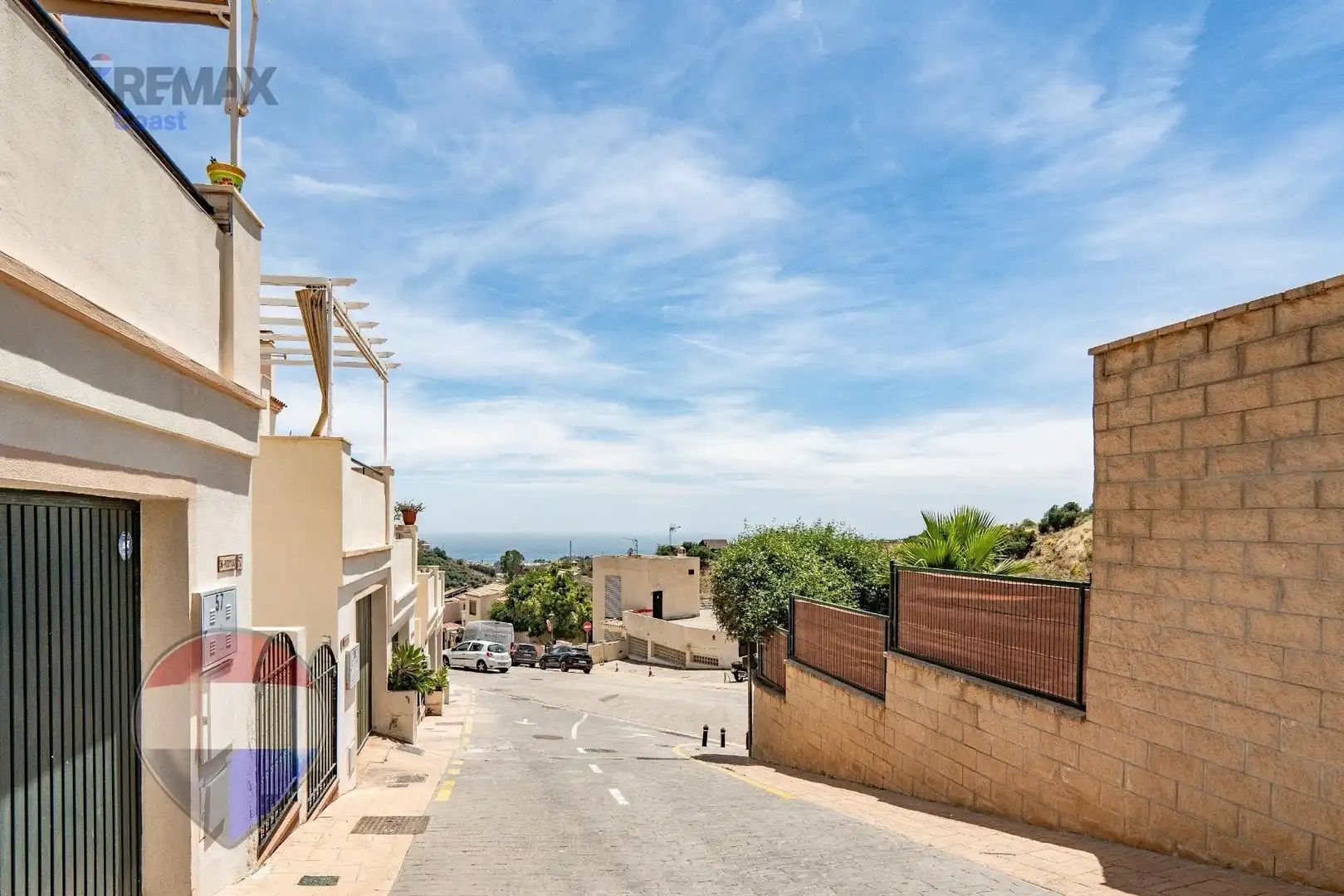 Außenansicht von Einfamilien-Reihenhaus zum Verkauf in Rincón de la Victoria mit Klimaanlage, Terrasse und Abstellraum