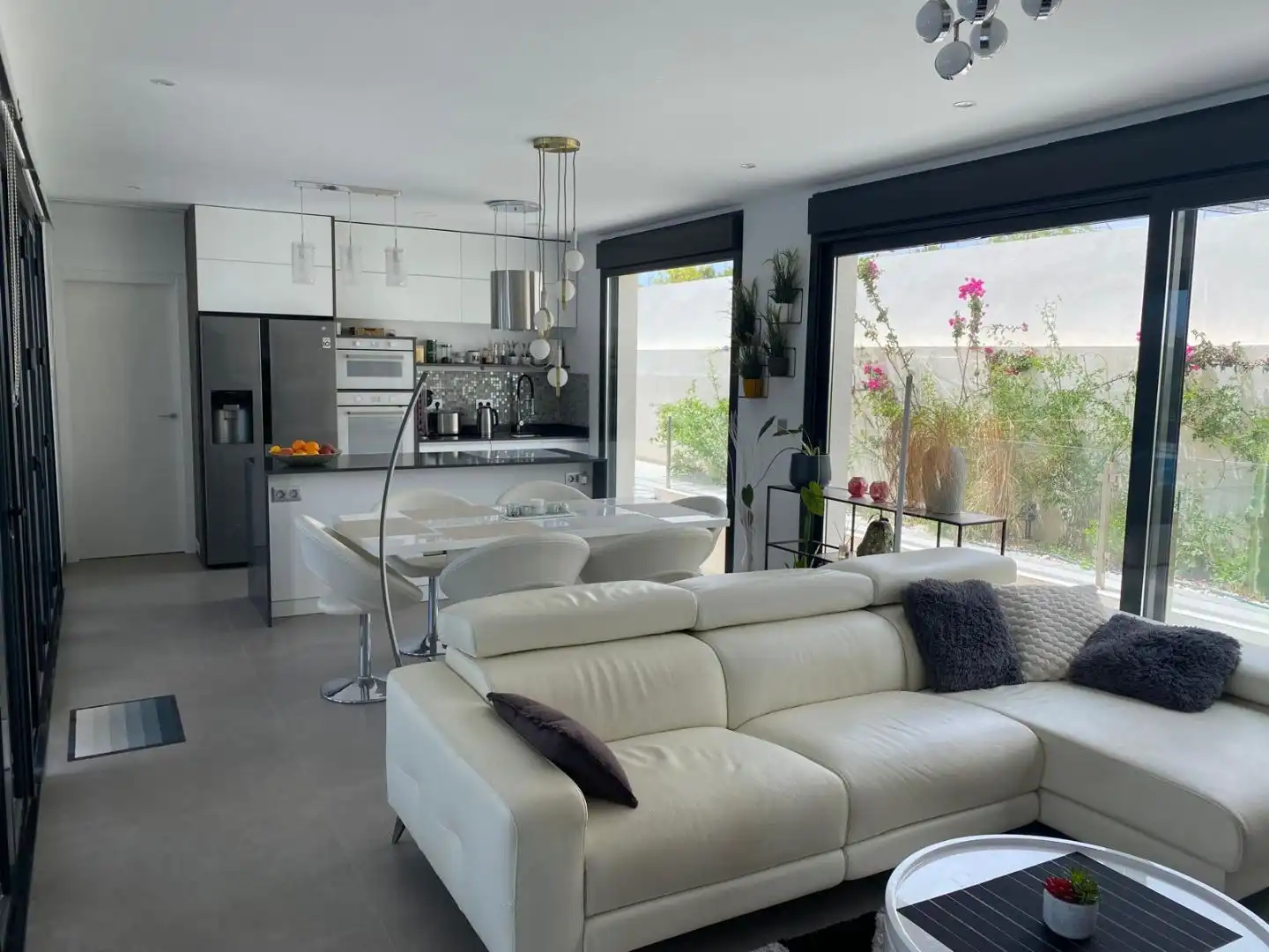 Sala de estar de Casa o chalet en venta en Polop con Aire acondicionado, Terraza y Piscina