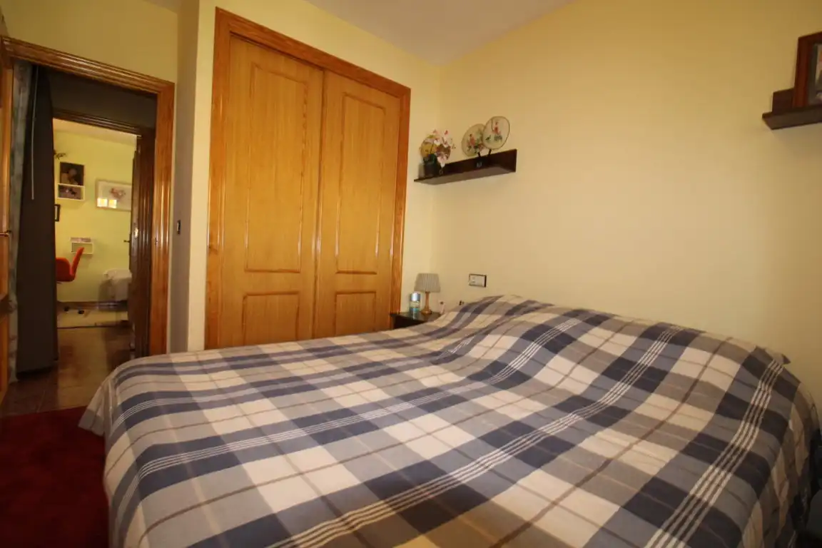 Dormitori de Apartament en venda en Orihuela amb Terrassa, Moblat i Piscina comunitària