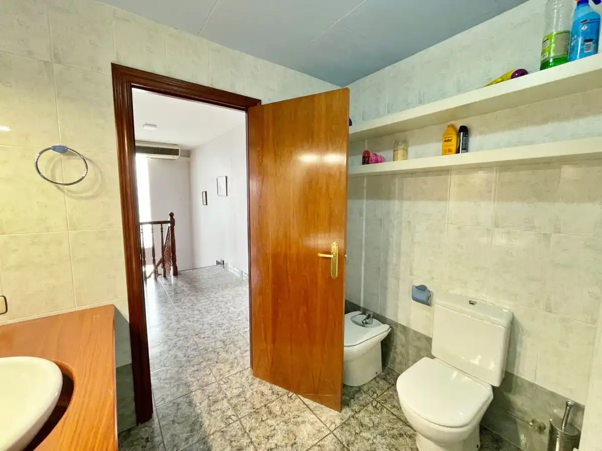 Bany de Casa o xalet en venda en Santa Bàrbara amb Terrassa
