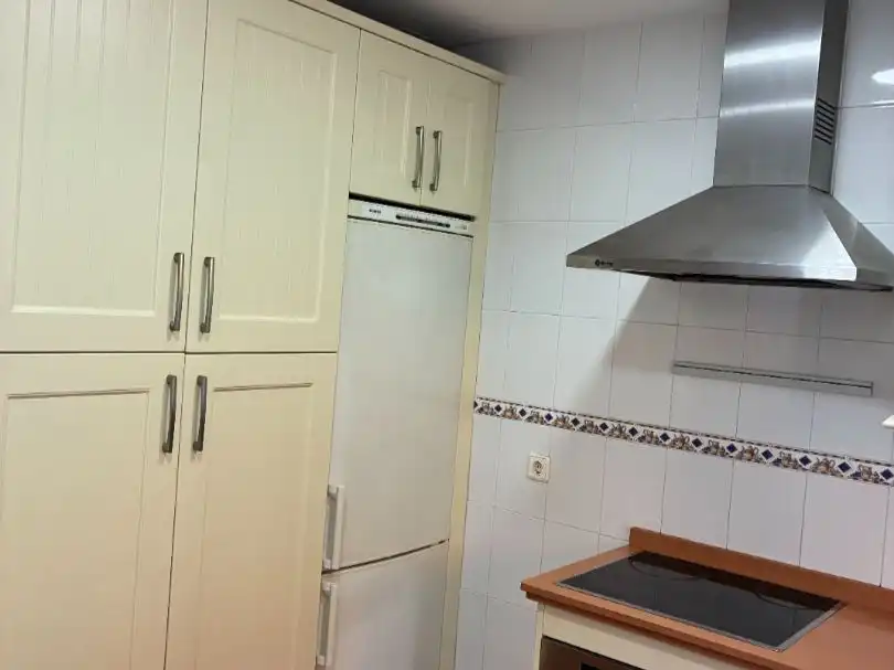 Küche von Maisonette zur Miete in Dos Hermanas mit Klimaanlage, Privatgarten und Abstellraum
