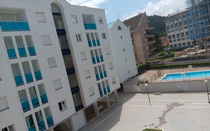 Piscina de Dúplex en venda en Castro-Urdiales amb Calefacció, Jardí privat i Moblat