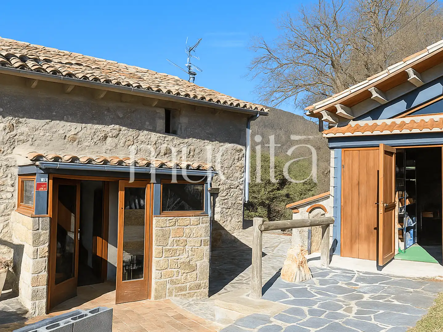 Vista exterior de Casa o xalet en venda en Les Llosses amb Calefacció, Terrassa i Traster