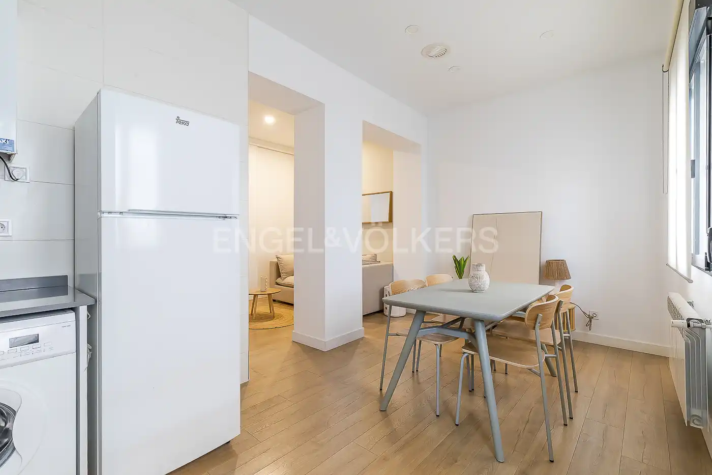 Cuina de Apartament de lloguer en Madrid amb Aire condicionat, Calefacció i Moblat