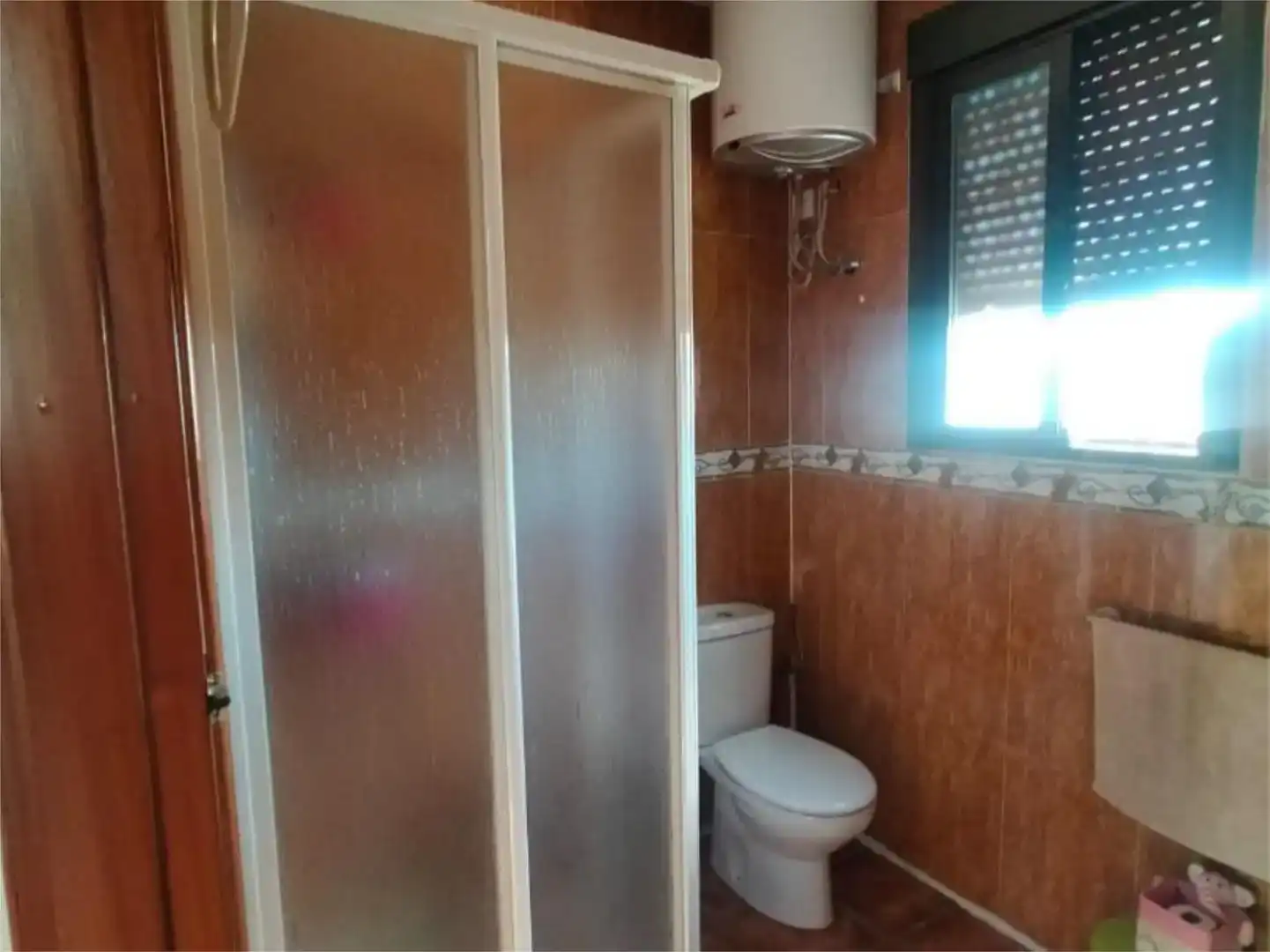 Bany de Finca rústica en venda en Marmolejo amb Aire condicionat i Piscina