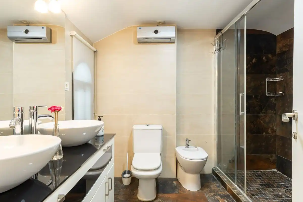 Baño de Casa adosada en venta en Alaquàs con Aire acondicionado, Calefacción y Terraza