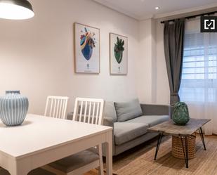 Living room of Flat to rent in  Madrid Capital  with Air Conditioner, Heating and Furnished
