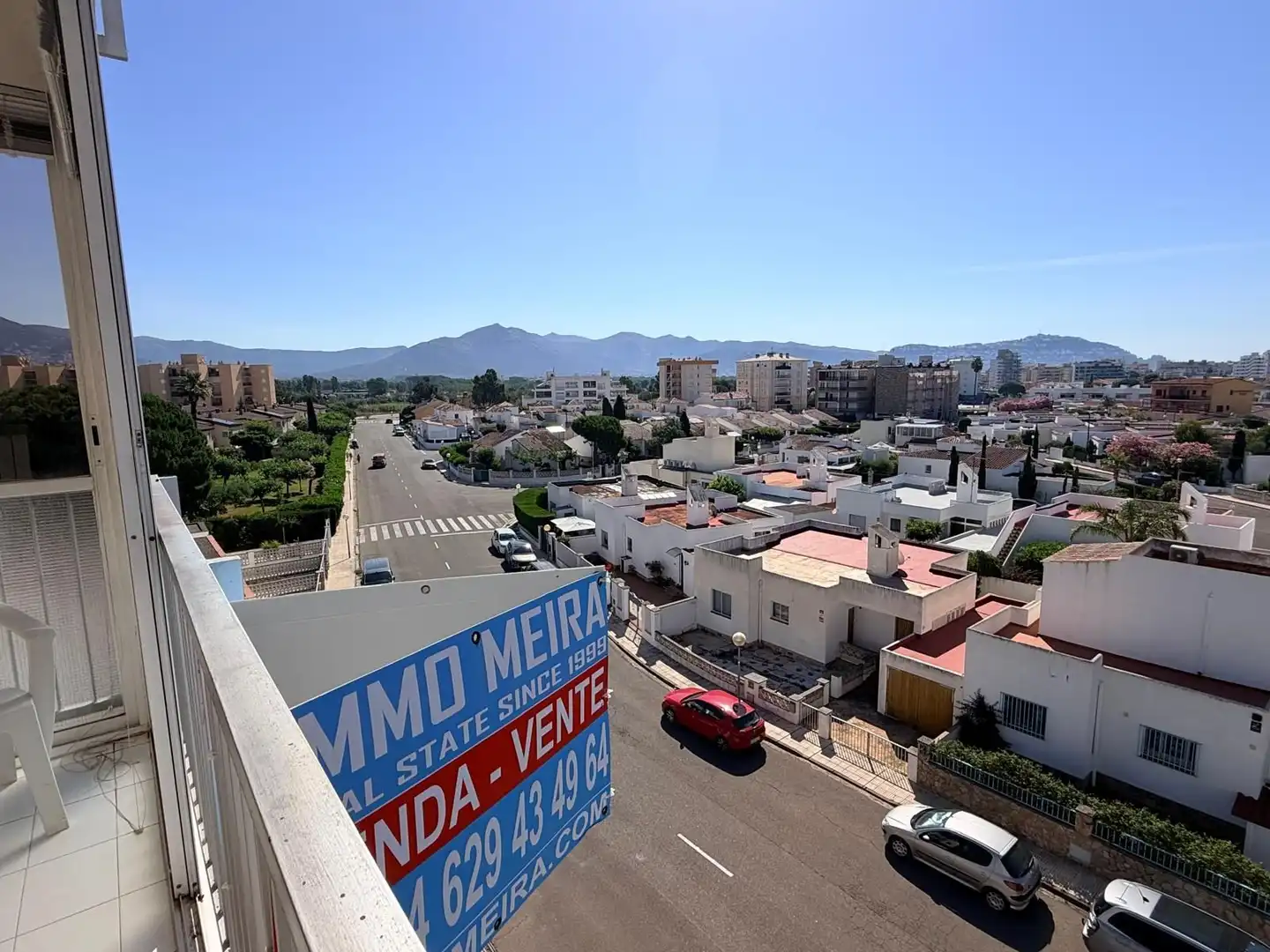 Vista exterior de Estudi en venda en Roses amb Calefacció, Terrassa i Moblat