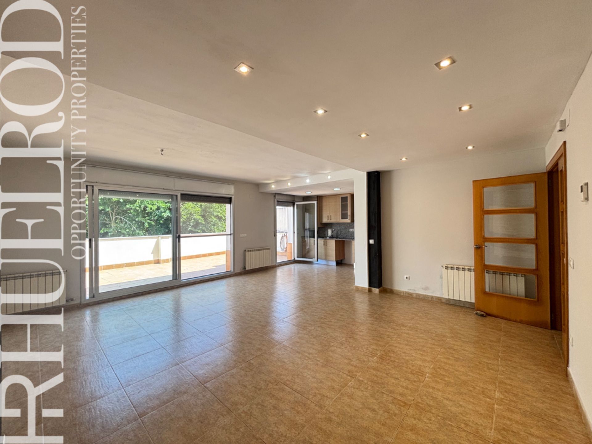 Sala d'estar de Planta baixa en venda en Pineda de Mar amb Calefacció, Terrassa i Forn