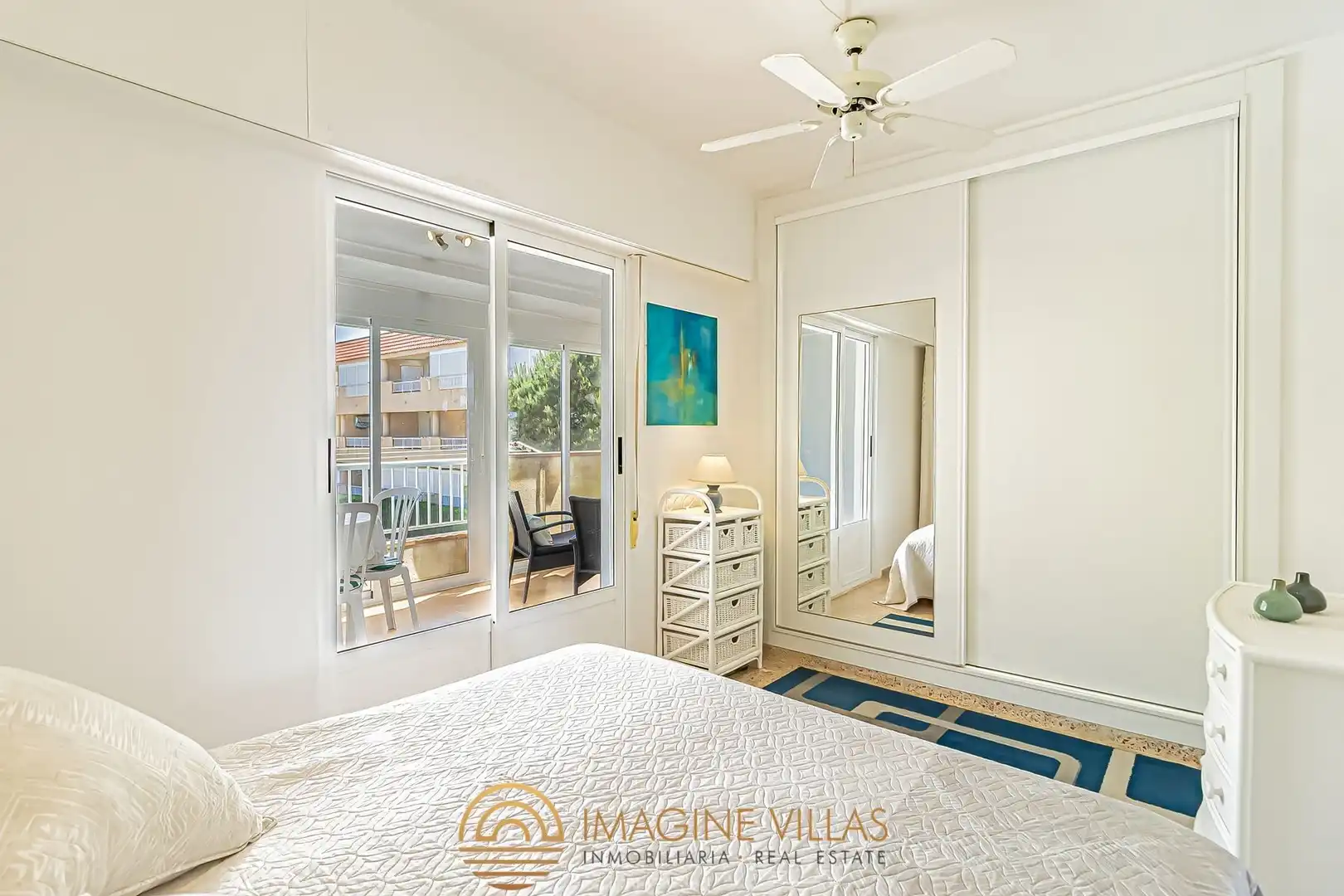 Habitación de Apartamento en venta en La Manga del Mar Menor con Amueblado y Piscina comunitaria