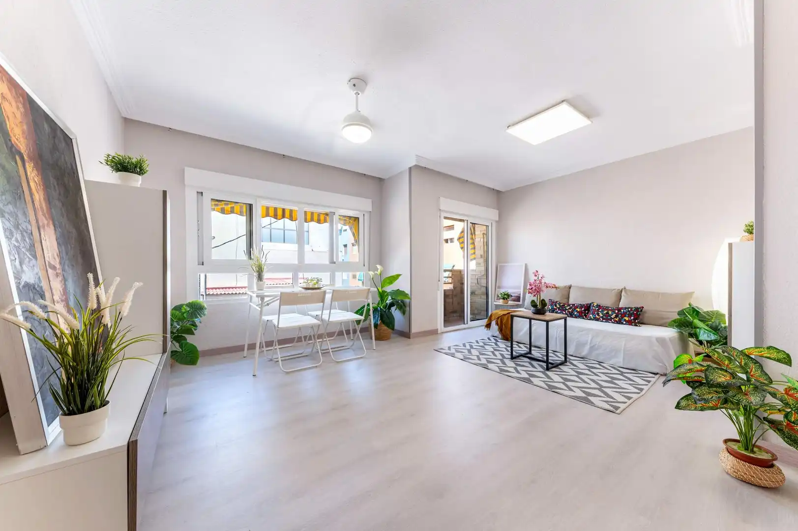 Sala de estar de Piso en venta en Alicante / Alacant con Terraza, Balcón y Alarma