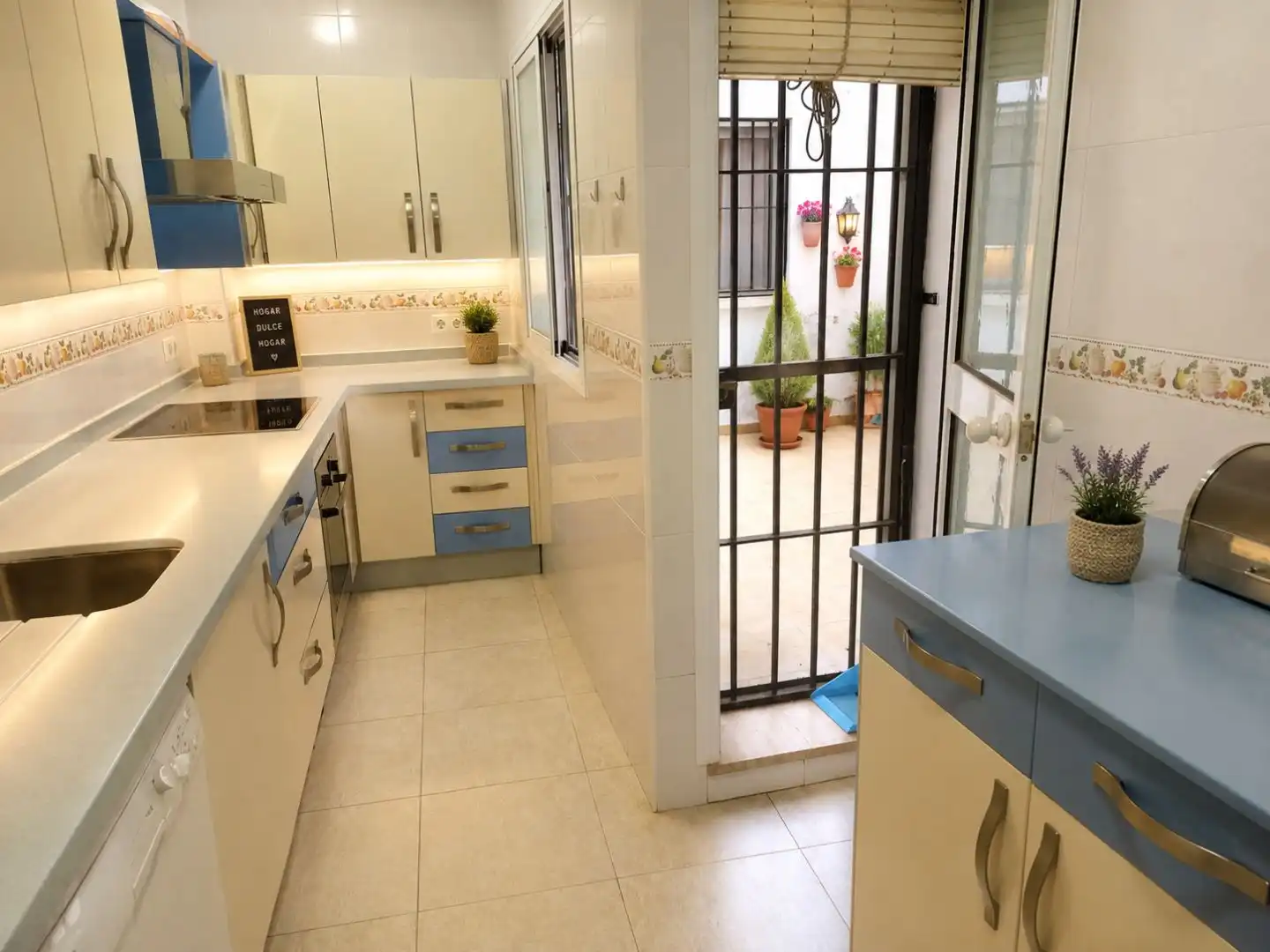 Kitchen of Flat for sale in Casco Antiguo