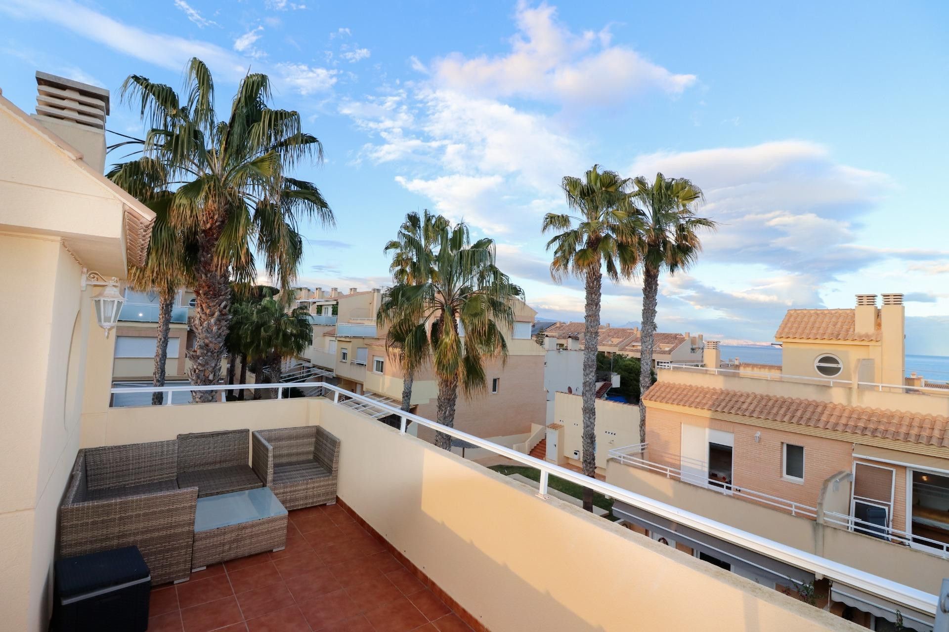Terraza de Casa adosada en venta en Alicante / Alacant con Aire acondicionado, Calefacción y Jardín privado