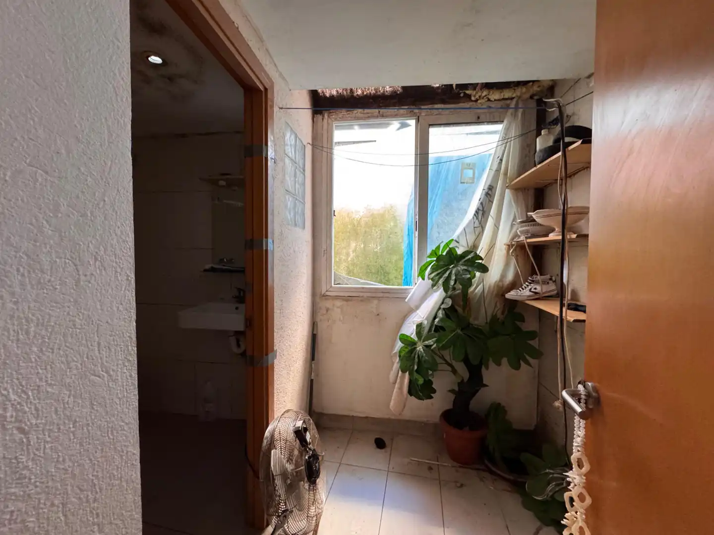 Badezimmer von Einfamilien-Reihenhaus zum Verkauf in Palamós mit Balkon und Alarm