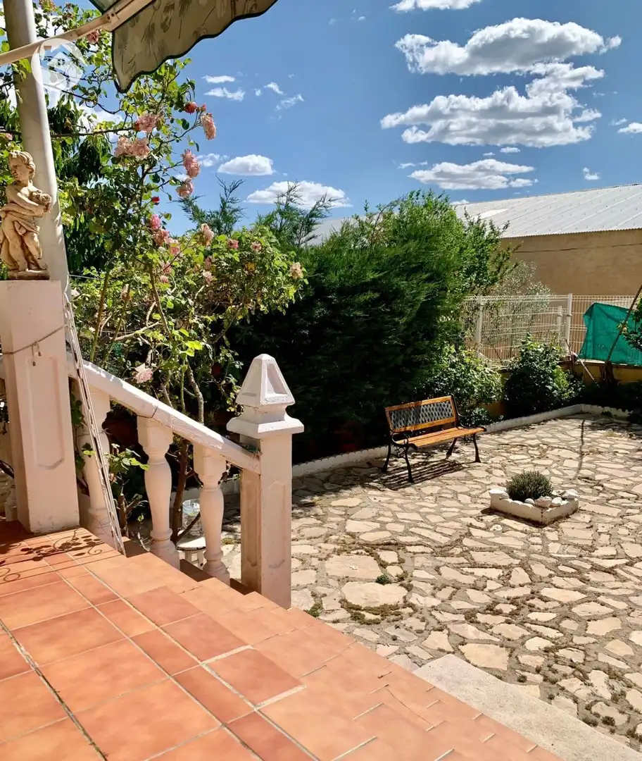 Jardí de Casa o xalet en venda en Arcas del Villar amb Calefacció, Terrassa i Traster